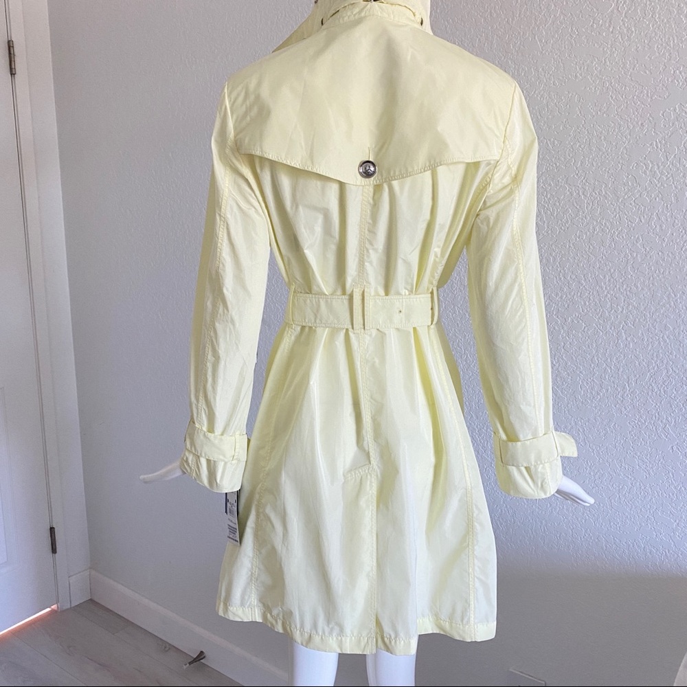 Burberry light yellow nylon trench coat - Picture 6 of 10